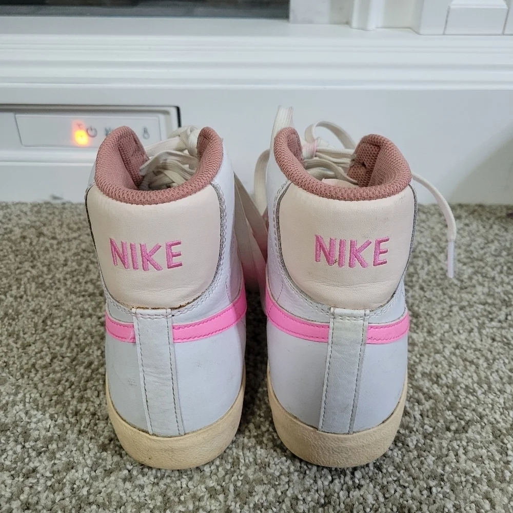 Nike Blazer Mid '77 Sneakers White/Guava Ice/Jade Ice/ Girls Sz 6Y Or  Women 7.5